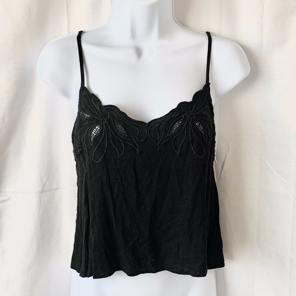 NWOT- Brandy Melville Embroidered Lace Tank Top!